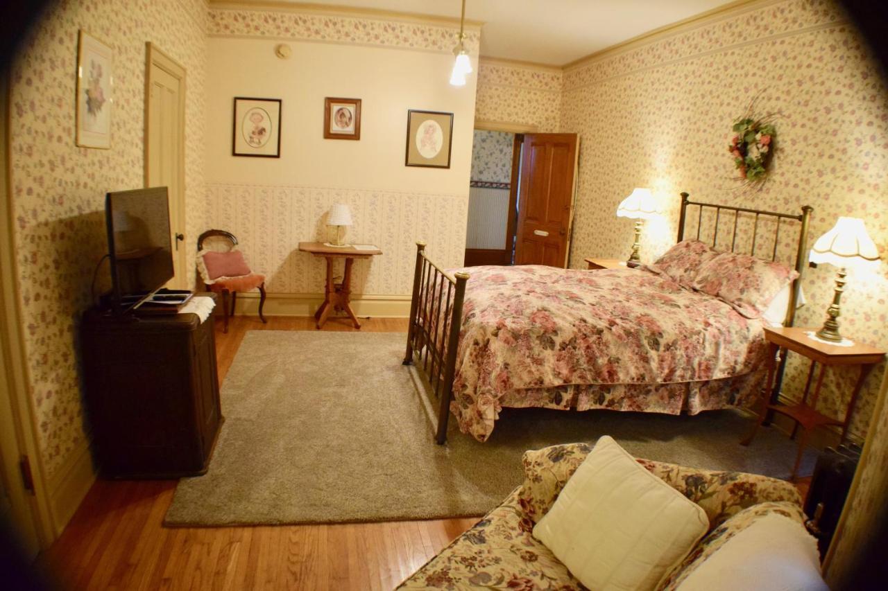 The Hancock House Bed & Breakfast Inn Дюбюк Екстер'єр фото