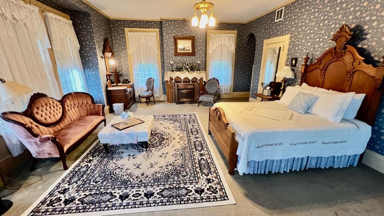 The Hancock House Bed & Breakfast Inn Дюбюк Екстер'єр фото